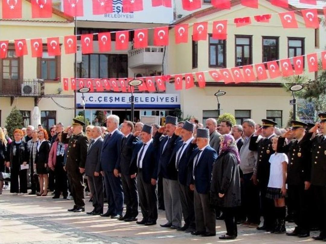 İzmir&rsquo;in İl&ccedil;elerini &rsquo;cumhuriyet&rsquo; Coşkusu Sardı