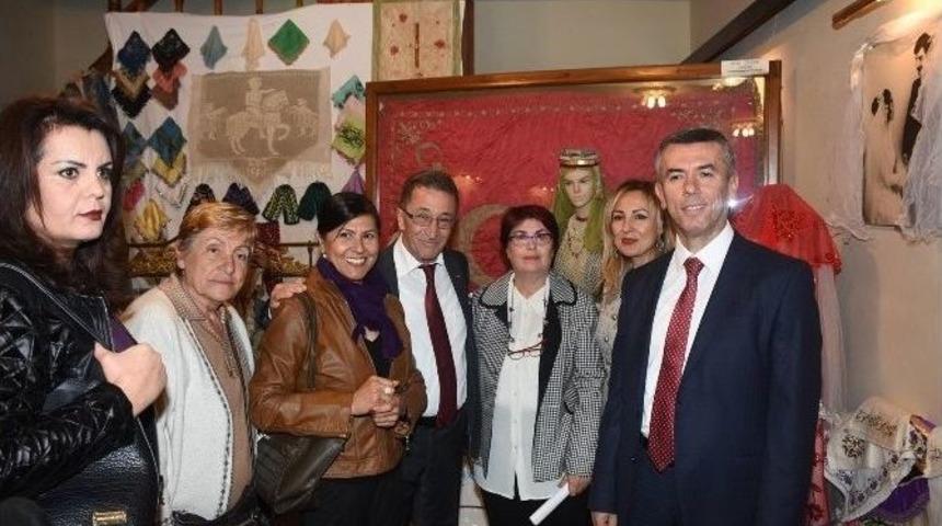 Edremit&rsquo;te &lsquo;ge&ccedil;mişten G&uuml;n&uuml;m&uuml;ze Cumhuriyet Gelinleri&rsquo; Sergisi A&ccedil;ıldı