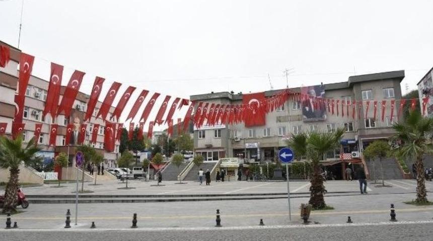 Tekkek&ouml;y Bayraklara B&uuml;r&uuml;nd&uuml;