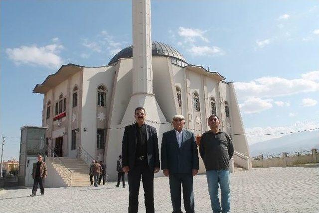 Ömer Halisdemir Camisi’nde İlk Cuma Namazı Kılındı