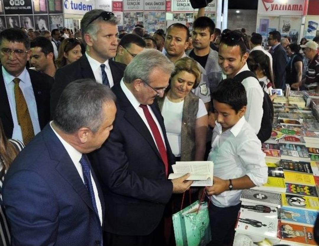 Konyaaltı Kitap Fuarı 7. Kez Kapılarını A&ccedil;tı