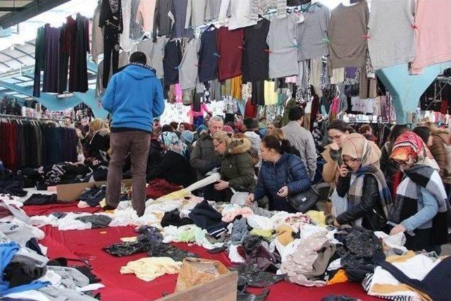 Balkanların En B&uuml;y&uuml;k Pazarında İnsan Seli 2