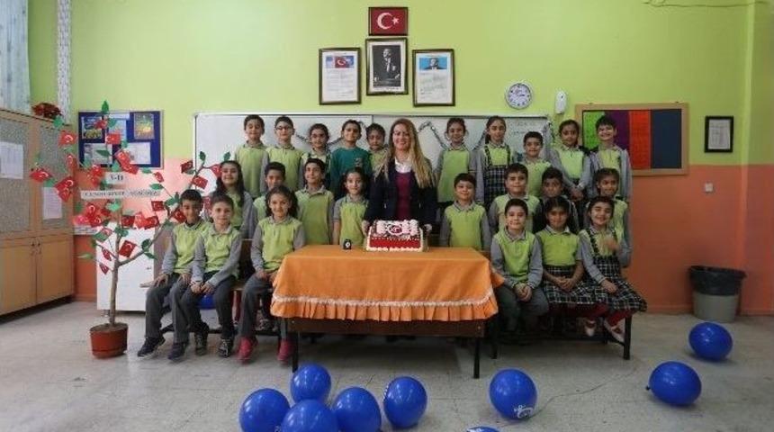 Öğrenciler Cumhuriyet Ağacı Yaptı