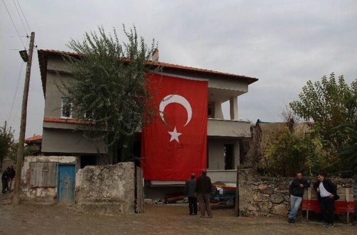 Şehit Oğlunu Asker Selamı İle Uğurladı G2