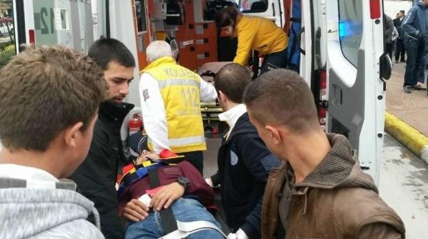 Karam&uuml;rsel&rsquo;de Otomobil İle Motosiklet &Ccedil;arpıştı: 2 Yaralı