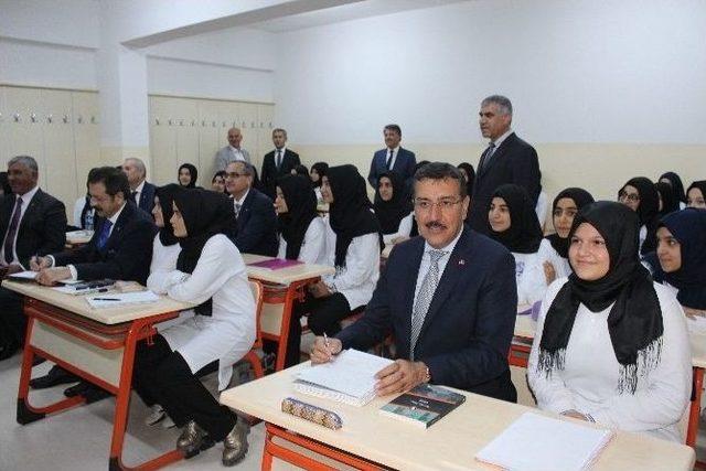 Bakan T&uuml;fenkci: &ldquo;fet&ouml; Bu &Uuml;lkeye Bir İmam Hatip Okulu Yaptırmadı&rdquo; 2