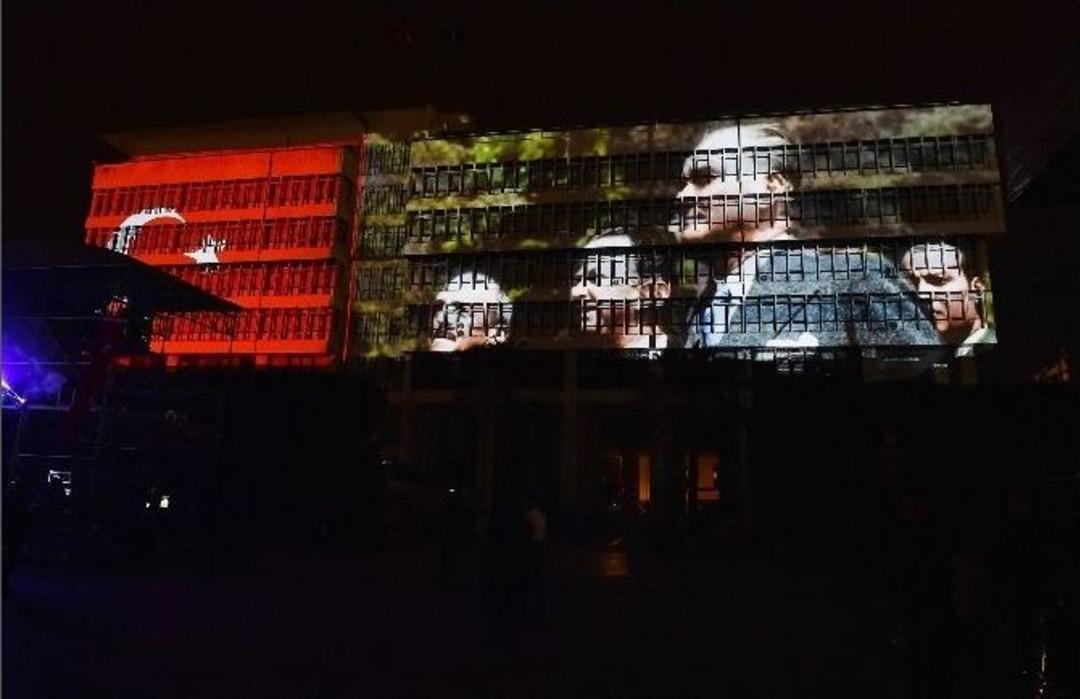 Atat&uuml;rk İzmirlilere Belediye Binasından Seslendi