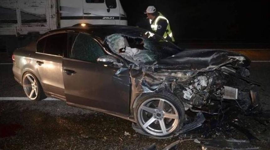 Trakt&ouml;re &Ccedil;arpan Otomobilin S&uuml;r&uuml;c&uuml;s&uuml; Hayatını Kaybetti