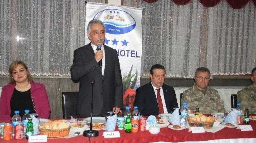 M&uuml;d&uuml;r Holoğlu Onuruna Veda Yemeği