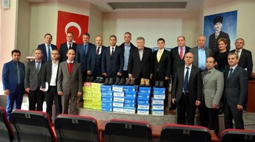 &Ccedil;orlu Tso&rsquo;dan 860 &Ouml;ğrenciye Ayakkabı Yardımı