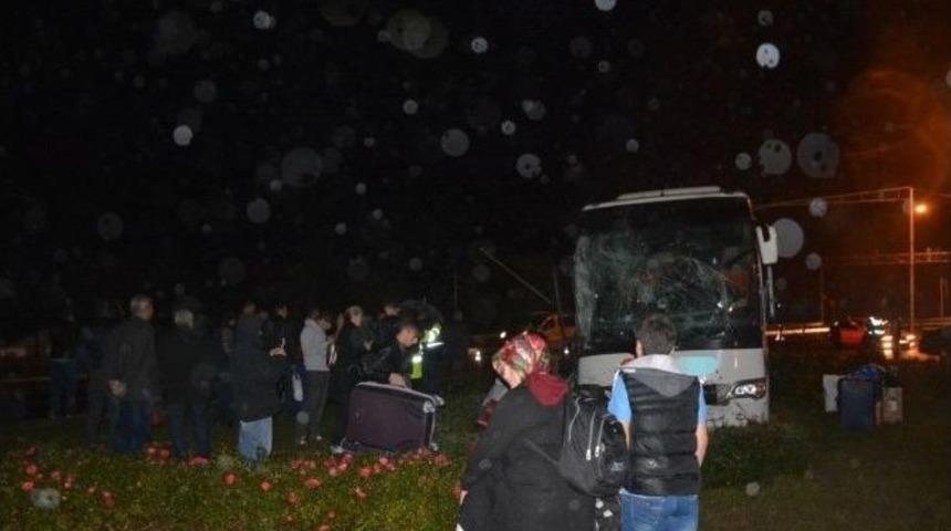 Fatsa&rsquo;da Otob&uuml;s İle Midib&uuml;s &Ccedil;arpıştı: 6 Yaralı