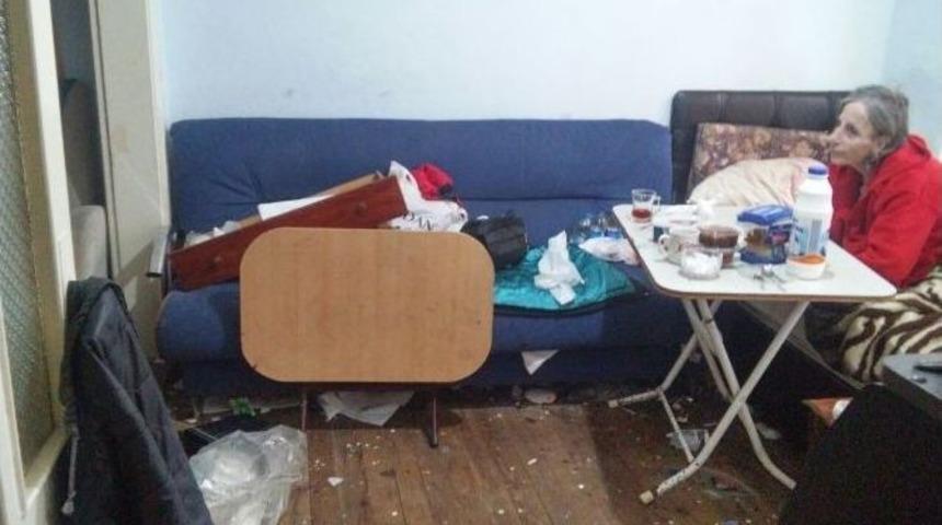 Kocaeli&rsquo;de Bir Evden 2 Kamyon Dolusu &Ccedil;&ouml;p &Ccedil;ıktı