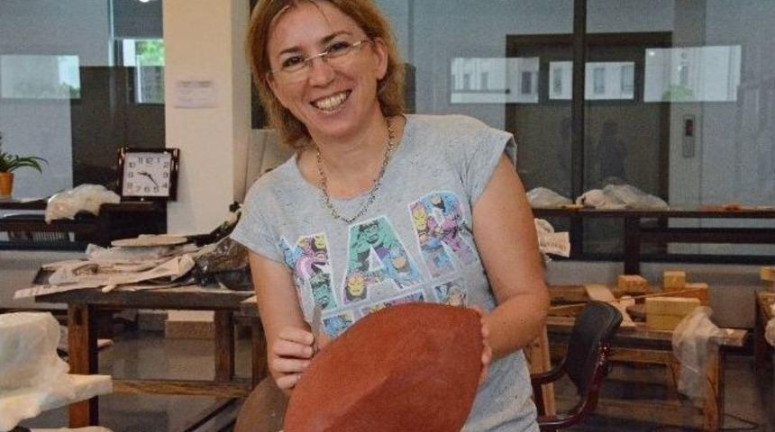 Prof. Dilbaş&rsquo;a G&uuml;m&uuml;ş &Ouml;d&uuml;l