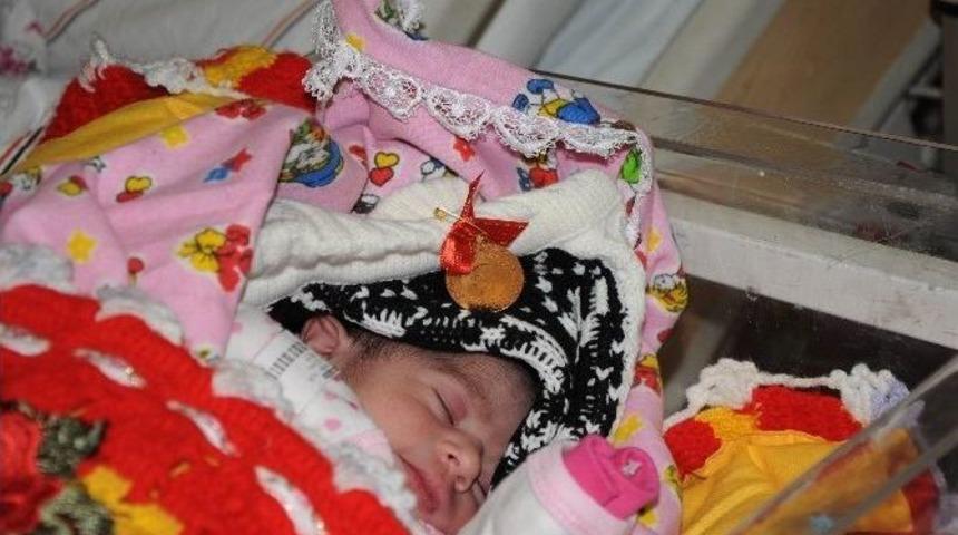 Cumhuriyet Bebeğine Cumhuriyet Altını