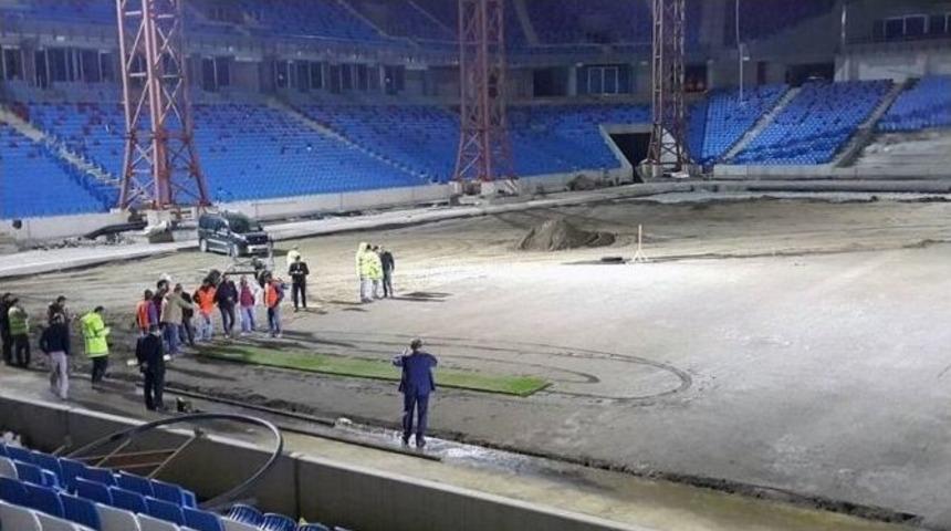 Akyazı Stadı&rsquo;nda &Ccedil;im Serme &Ccedil;alışması Başladı