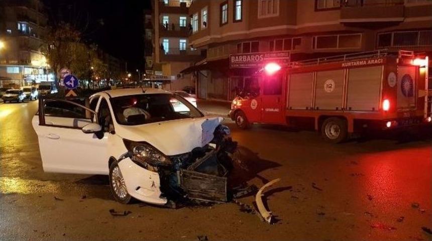 Antalya&rsquo;da Trafik Kazası: 5 Yaralı