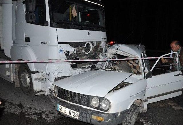 Tır’ın Çarptığı Otomobil Metrelerce Sürüklendi: 1 Ölü, 1 Ağır Yaralı