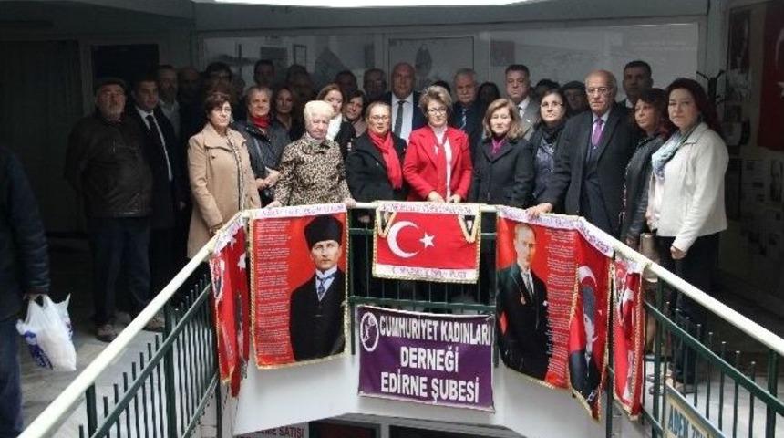 Kadınlar, Cumhuriyet&rsquo;e Sahip &Ccedil;ıktı