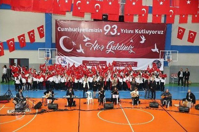 29 Ekim Doğumlulardan Oluşan Dev Korodan Cumhuriyet Bayramı Kutlaması