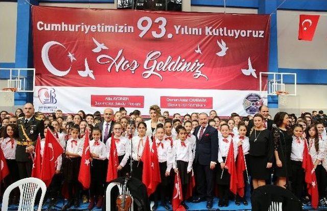 29 Ekim Doğumlulardan Oluşan Dev Korodan Cumhuriyet Bayramı Kutlaması