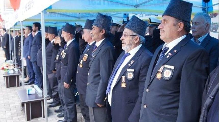 Lapseki&rsquo;de Cumhuriyet Bayramı T&ouml;renle Kutlandı