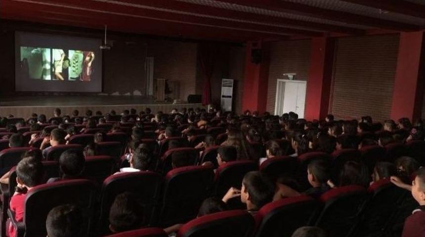 Silopi&rsquo;de &Ouml;ğrenciler Sinema Filmi İzledi