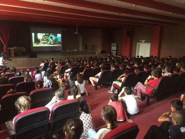 Silopi’de Öğrenciler Sinema Filmi İzledi