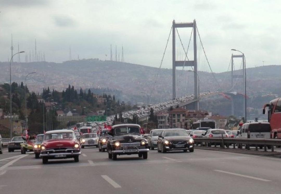 Klasik Otomobilciler, &lsquo;cumhuriyet Her Yerde&rsquo; Konvoyu Oluşturdu