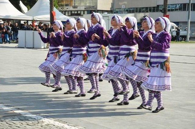 Abd’nin Uyarısına Aldırış Etmediler, Bayramı Coşkuyla Kutladılar