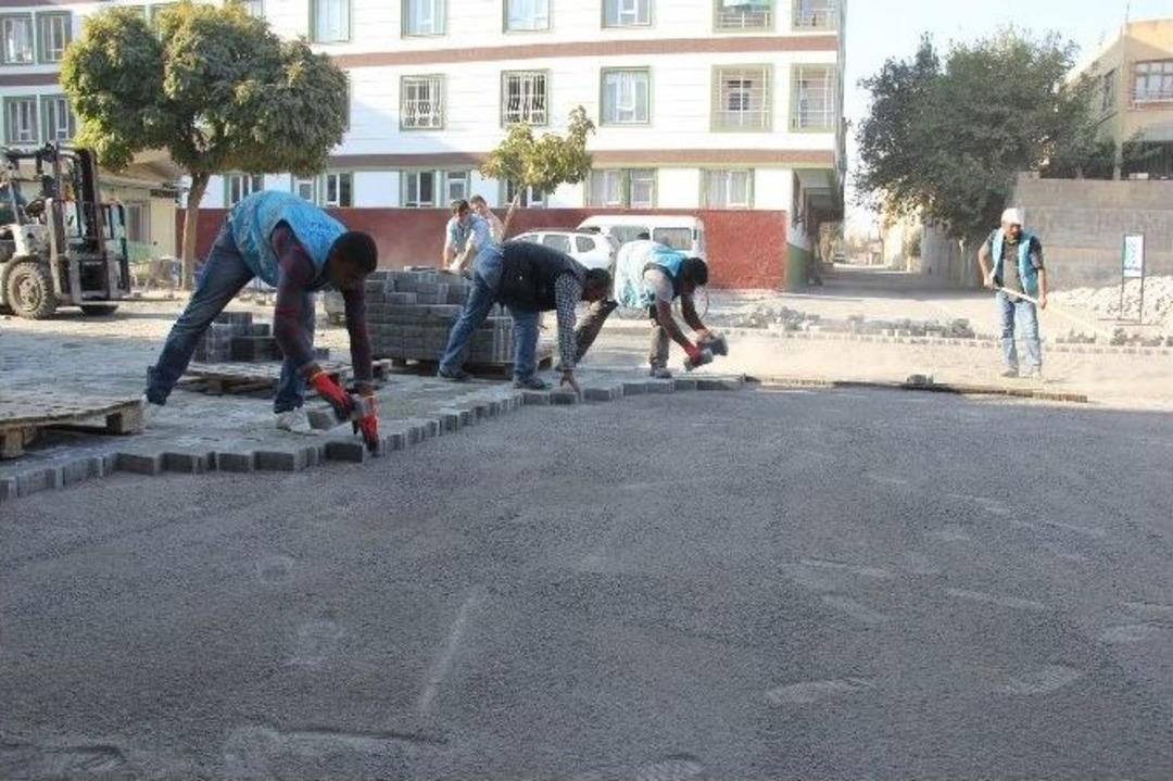 Eyy&uuml;biye Belediyesi Yol Yapım &Ccedil;alışmalarını S&uuml;rd&uuml;r&uuml;yor