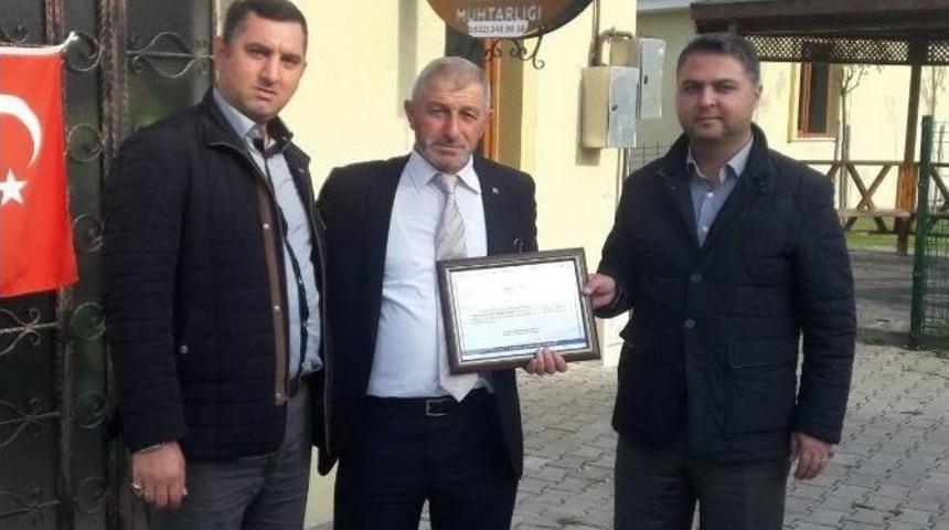 Muhtarlara Kan Bağışı İ&ccedil;in Teşekk&uuml;r Plaketi