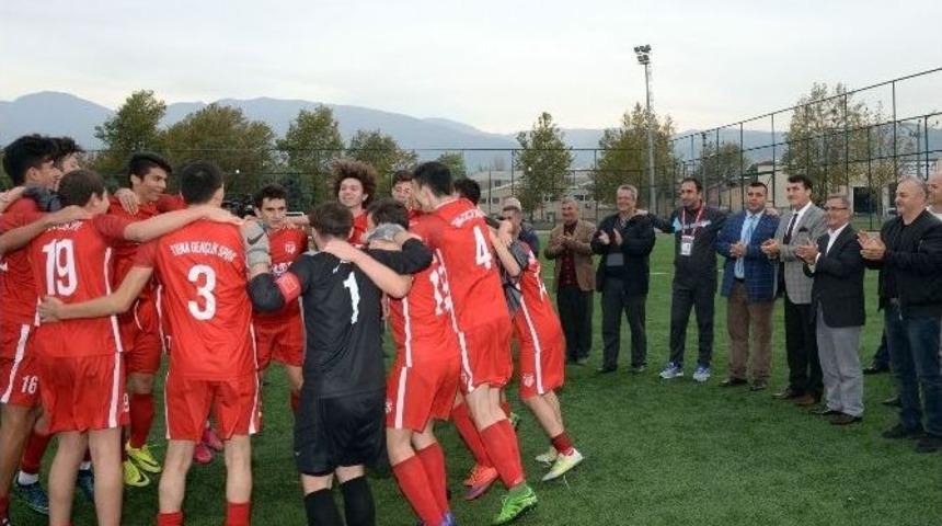 Dündar, U-19 Gençler Finalini Tribünlerden İzledi