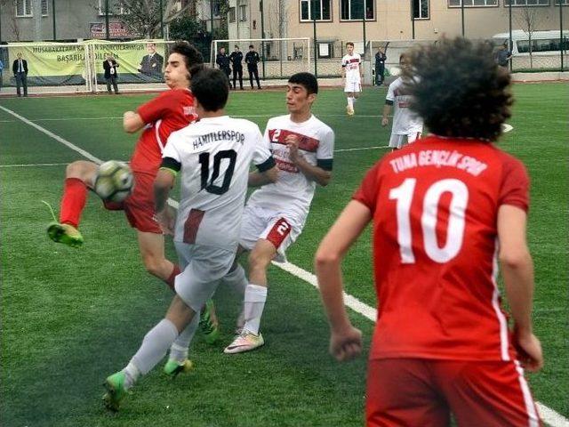 Dündar, U-19 Gençler Finalini Tribünlerden İzledi