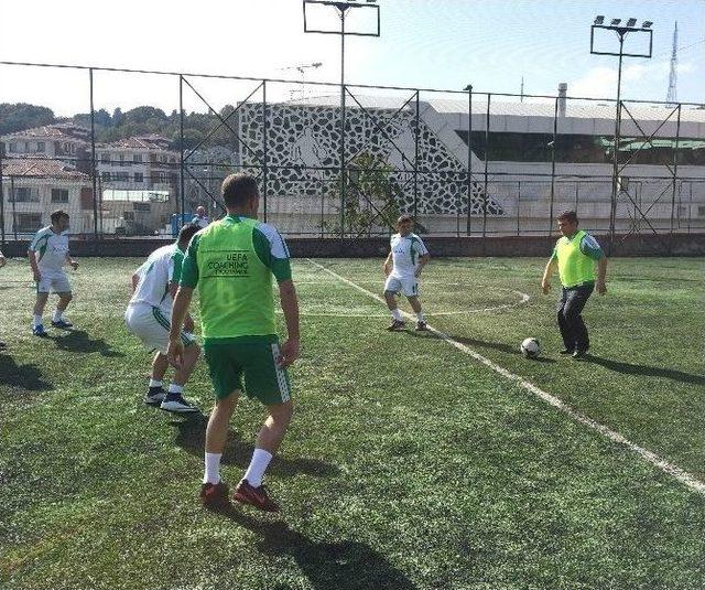 Gazeteciler, 29 Ekim Cumhuriyet Bayramı Futbol Turnuvasına Katıldı