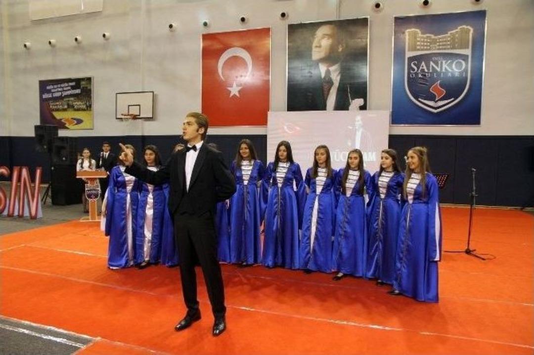 Kolej &Ouml;ğrencisi Atat&uuml;rk&rsquo;&uuml; Canlandırdı