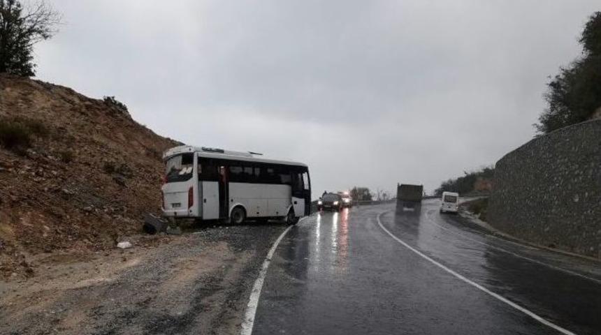 Yalova&rsquo;da Midib&uuml;s Takla Attı: 21 Yaralı