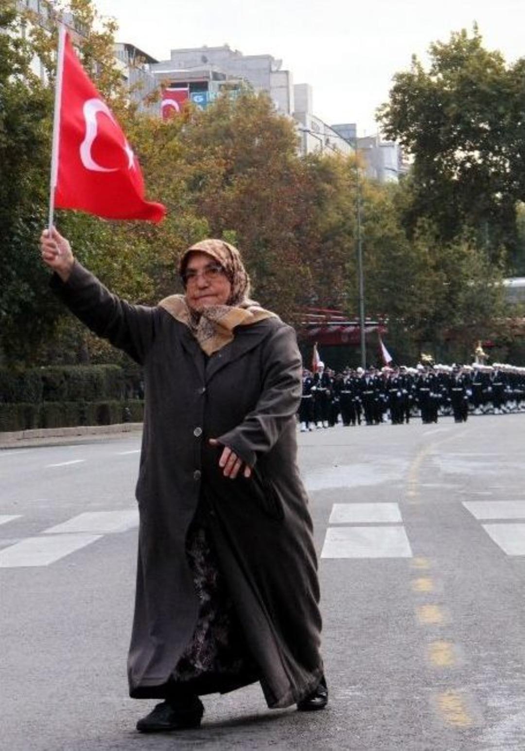 Cumhuriyet Bayramı Ge&ccedil;it T&ouml;reni