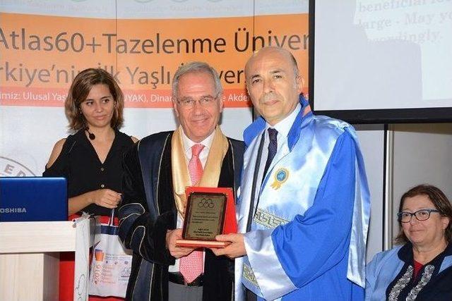 Türkiye’nin İlk 60 Yaş Üstü Üniversitesi Antalya’da Açıldı