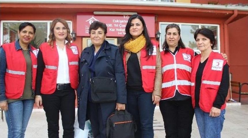 T&uuml;rk Kızılayı&rsquo;ndan &Ccedil;ocuk Esirgeme Yurduna Ziyaret
