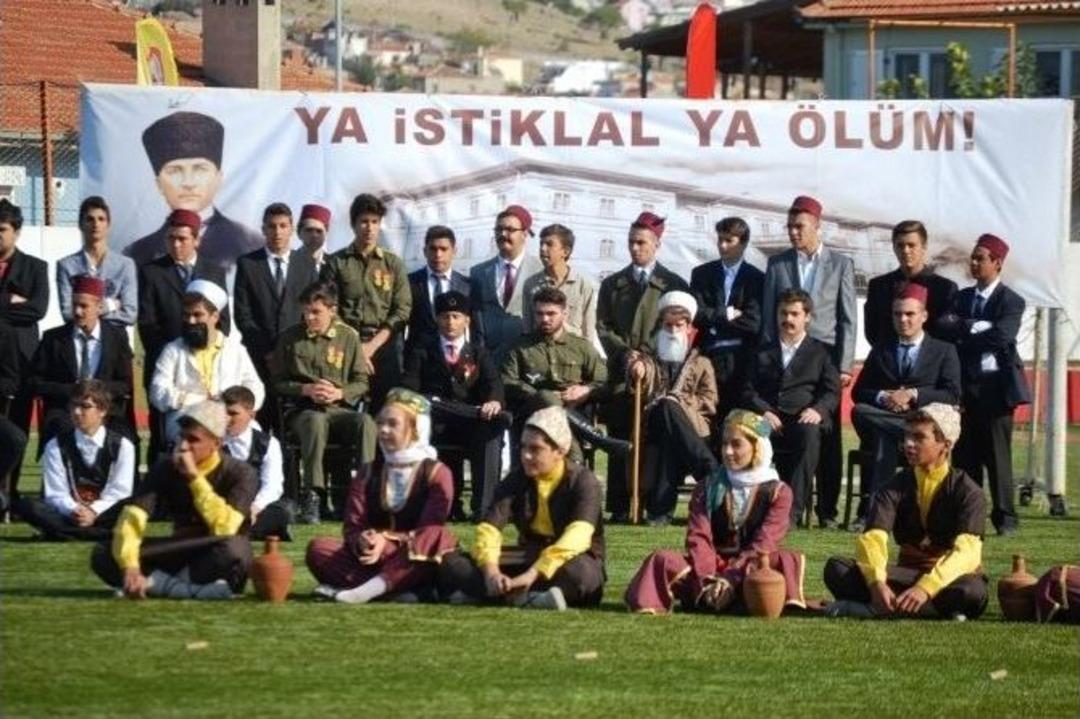 Ayvalık&rsquo;ta Cumhuriyet Bayramı Kutlamalarına İlgi Yoğun Oldu