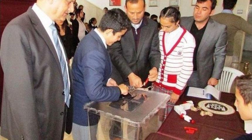 Haymana&rsquo;da &Ouml;ğrenciler Demokrasi Işığında, Sandık Başında