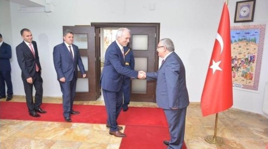 Vali, Tebrikleri Kabul Etti