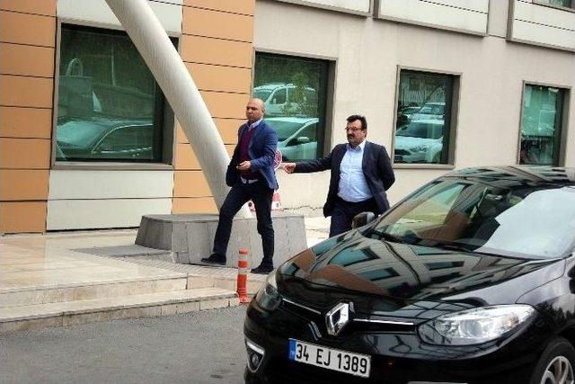 Abdullah G&uuml;l Hastanede Yatan Babasını Ziyarete Geldi 1