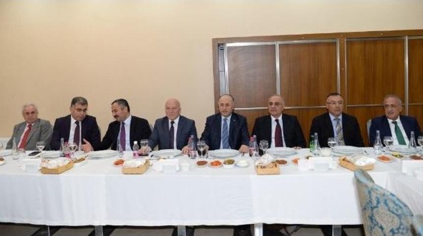 Emniyet M&uuml;d&uuml;r&uuml; Karab&ouml;rk&rsquo;e Veda Yemeği