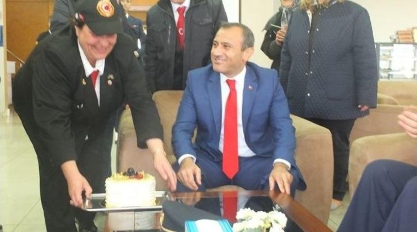 Gazi Ve Muhtarlardan Kaymakam&rsquo;a Doğum G&uuml;n&uuml; S&uuml;rprizi
