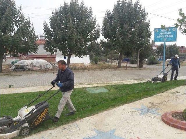 Alaşehir’de Park Ve Bahçeler Bakımdan Geçirildi