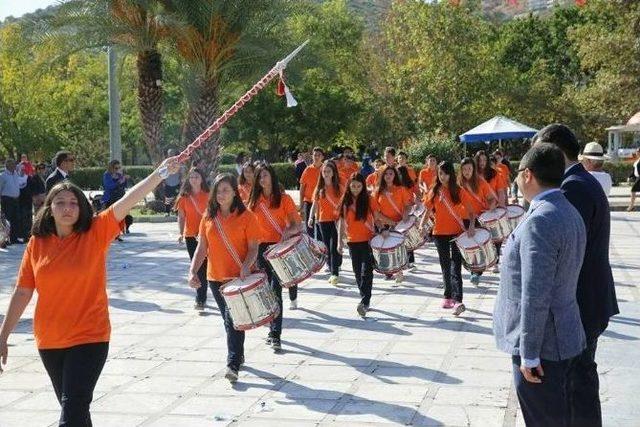 Finike’de Cumhuriyet Bayramı Coşkusu