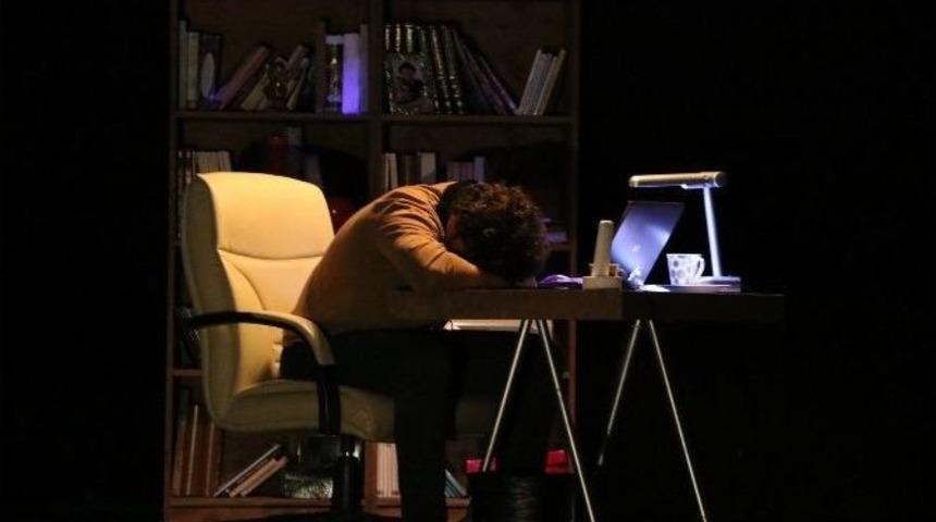 &lsquo;hadi Baba&rsquo;nın Pr&ouml;miyerine Yoğun İlgi