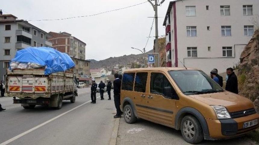 G&uuml;m&uuml;şhane&rsquo;de Trafik Kazası: 2 Yaralı
