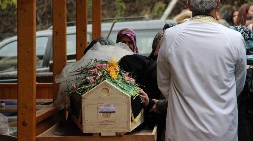 Abd&rsquo;de &Ouml;l&uuml; Bulunan Thy Hostesinin Cenazesi G&ouml;zyaşları Eşliğinde Defnedildi